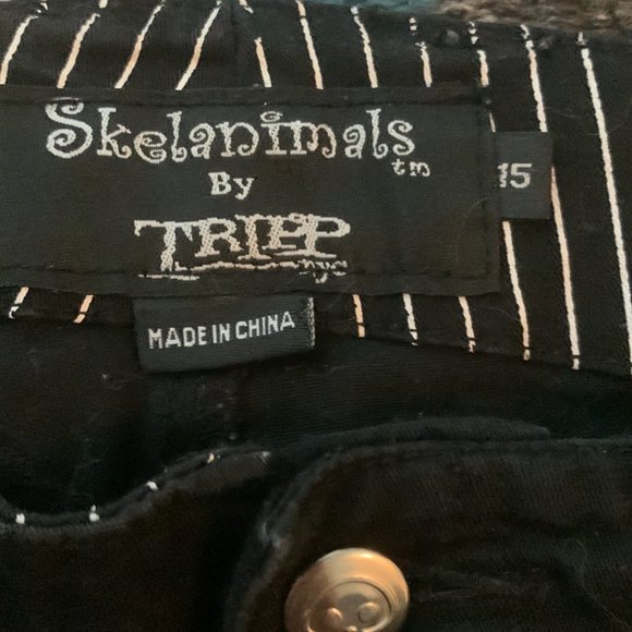 Skelanimals size 15 bunny patch shorts. bunny hardwear, long straps along side - Picture 4 of 9